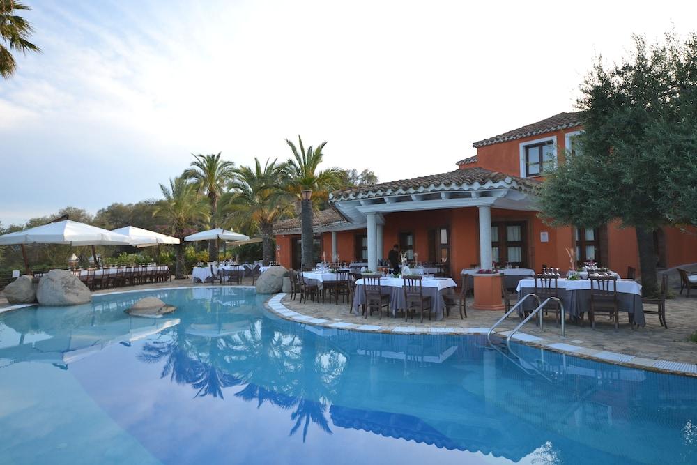 Felix Hotels - Galanias Hotel & Retreat Бари Сардо Екстериор снимка