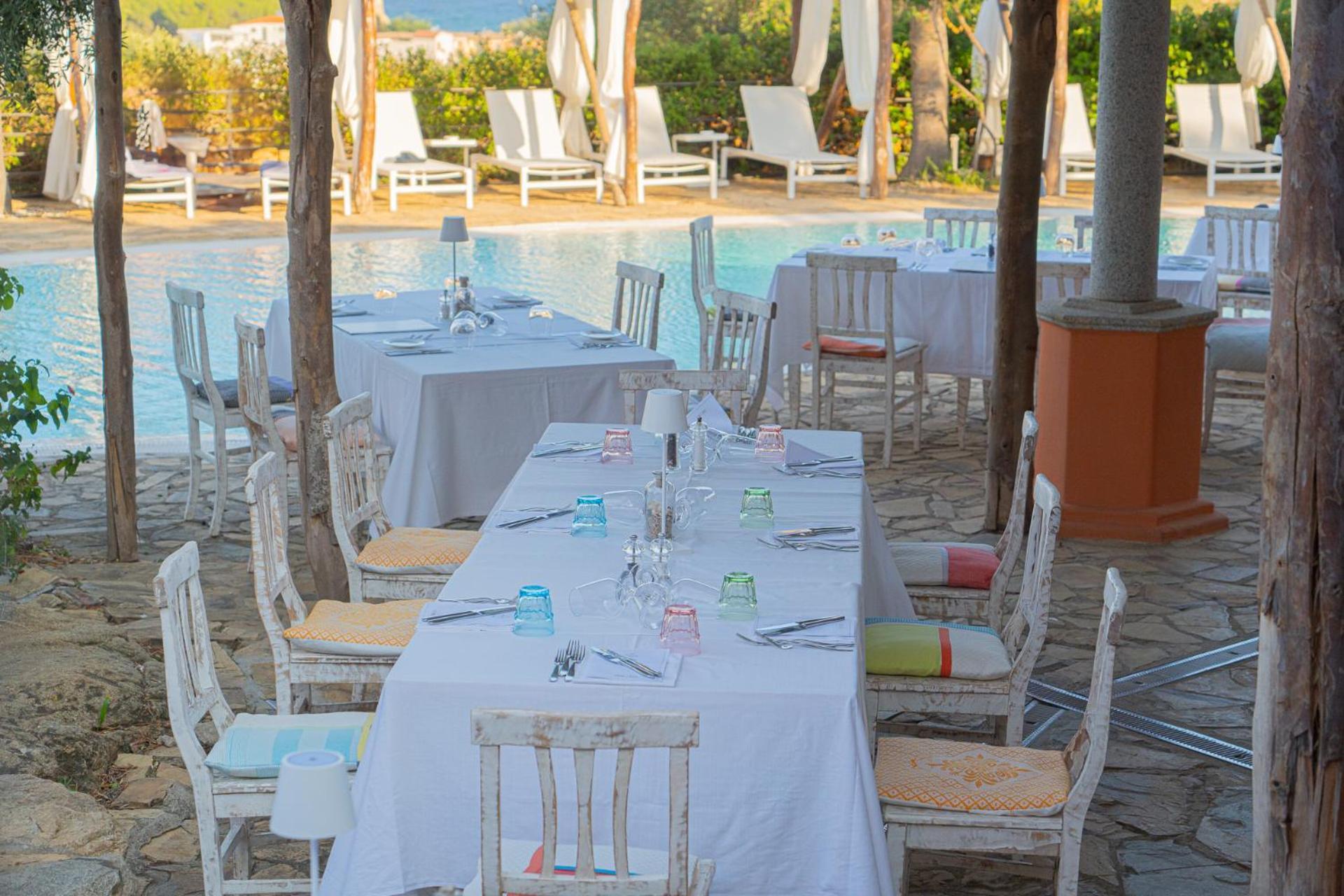Felix Hotels - Galanias Hotel & Retreat Бари Сардо Екстериор снимка