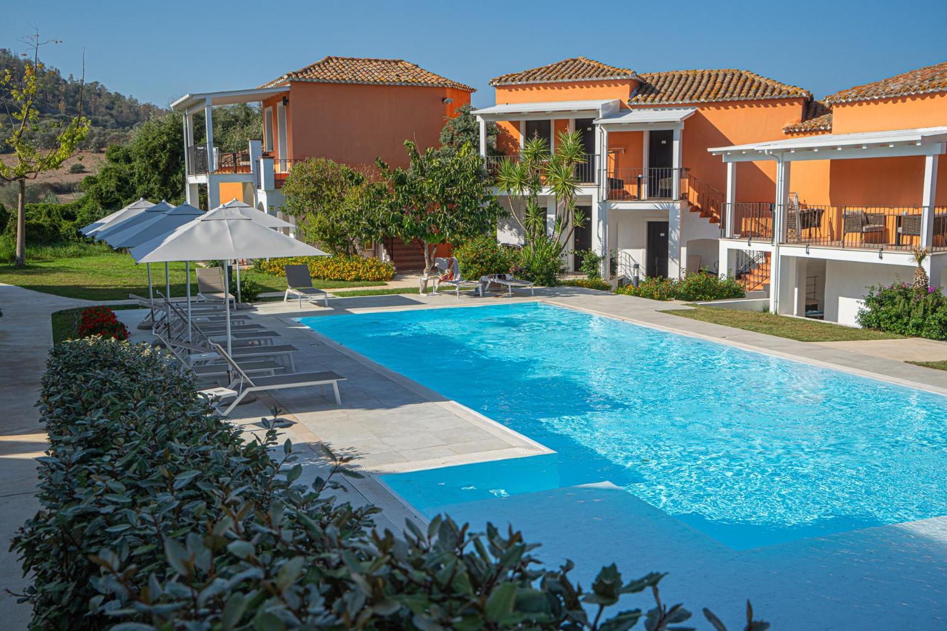 Felix Hotels - Galanias Hotel & Retreat Бари Сардо Екстериор снимка