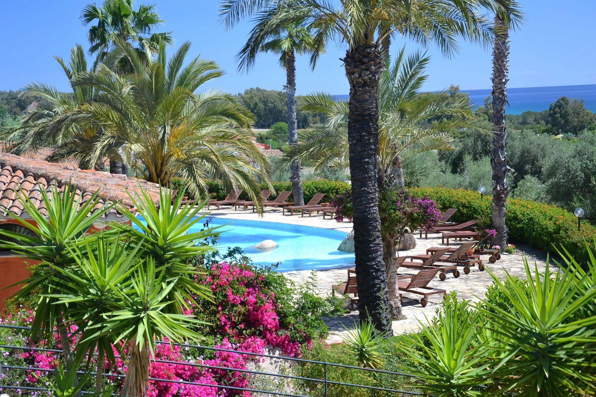 Felix Hotels - Galanias Hotel & Retreat Бари Сардо Екстериор снимка